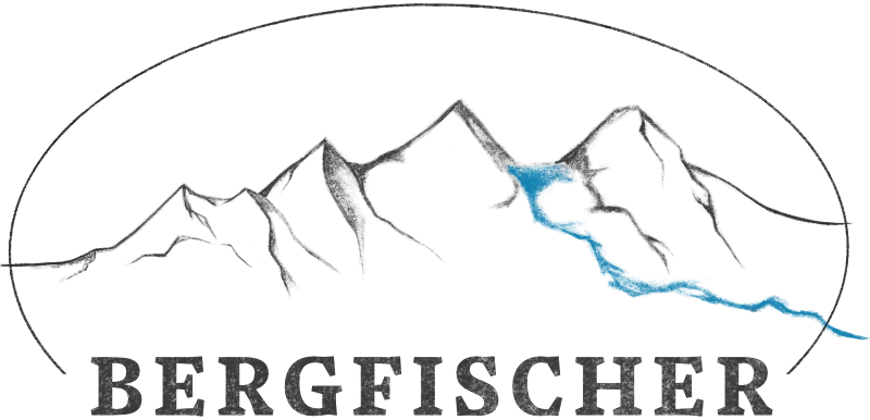 Berglandschaft mit Fluss.