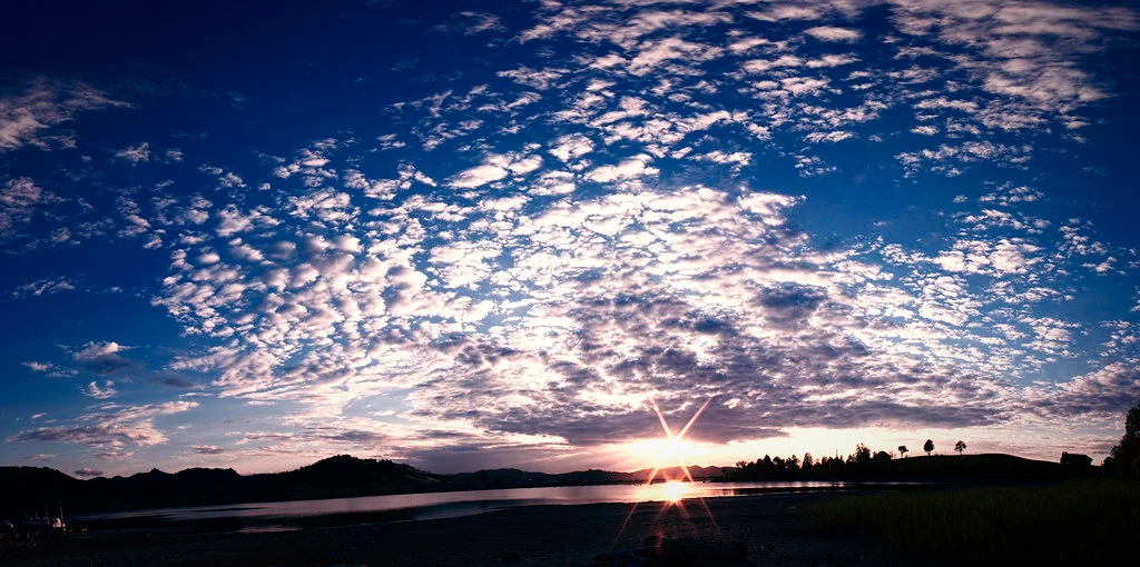 Sihlseeli: Sonnenuntergang über dem See mit Wolkenhimmel
